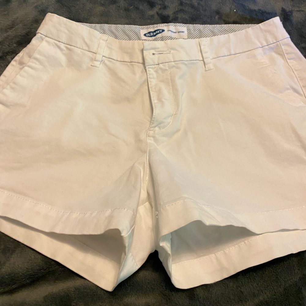 Old Navy white Size 4 shorts.